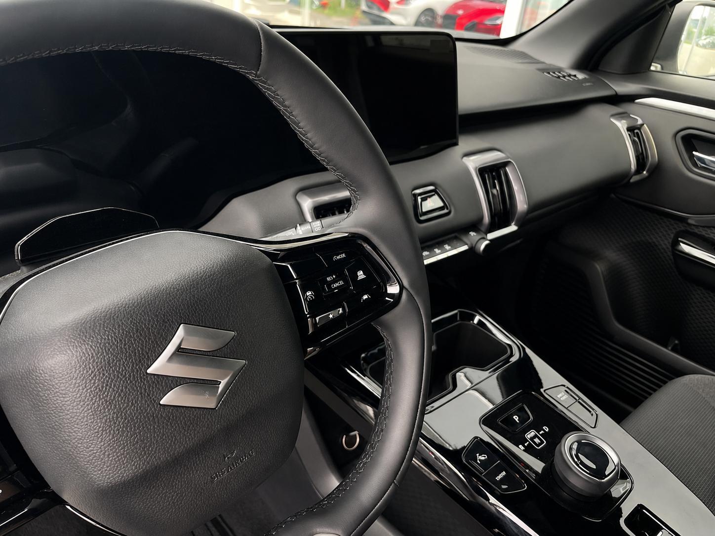 Suzuki e Vitara Club eAxle  106 kW (144 PS) 49 kWh-B...