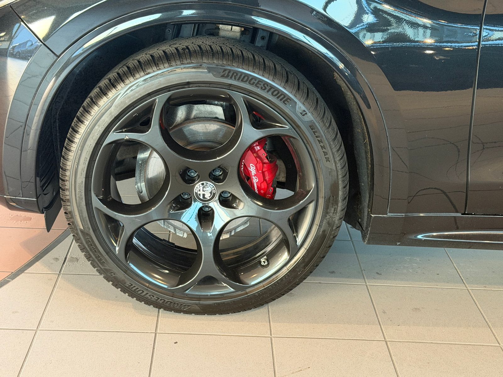 Fahrzeugabbildung Alfa Romeo Stelvio Veloce Q4/PANORAMA/H&K-SOUND/21''ZOLL