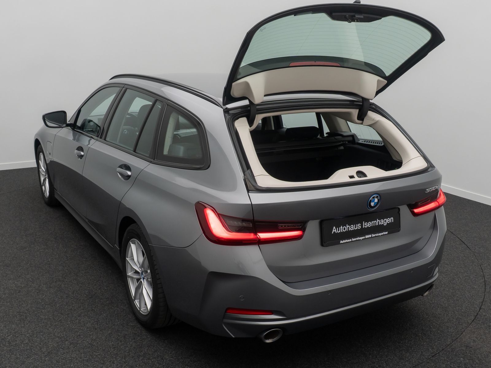 Fahrzeugabbildung BMW 330e AHK DAB Cockpit+ FernlichtAss Sport