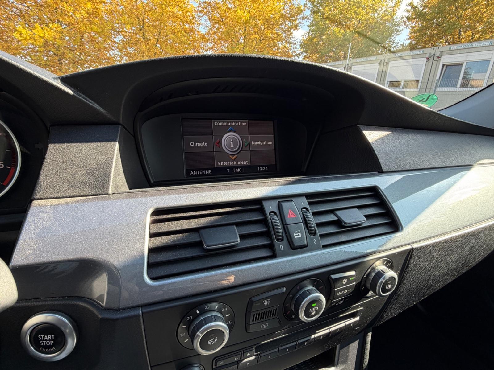 BMW 520 2010 — photo 28
