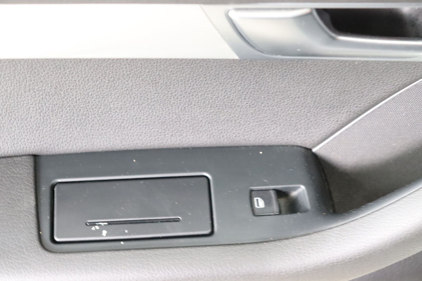 Fahrzeugabbildung Audi A6 3.0 TDI quattro Avant S-line * Navi * Memory