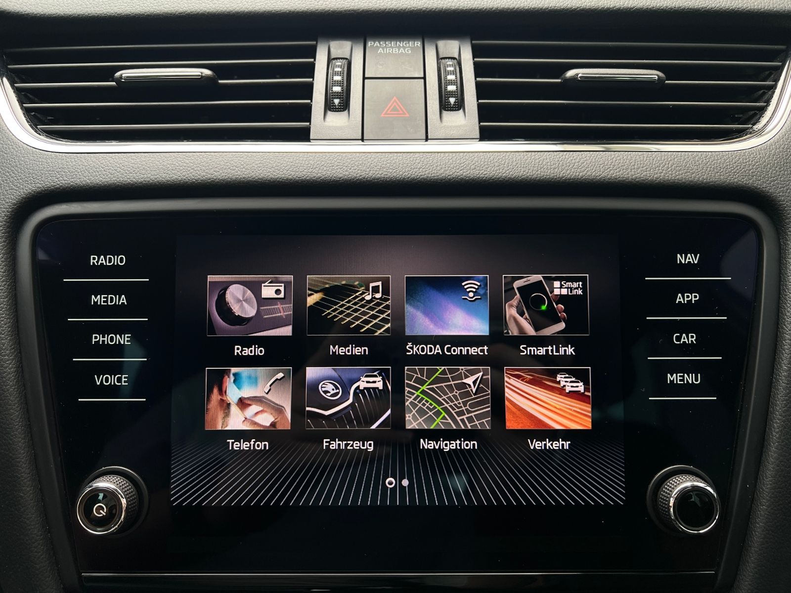 Fahrzeugabbildung SKODA Octavia III Combi Tour 2.0 TDI *AHK, Navi, 16''-