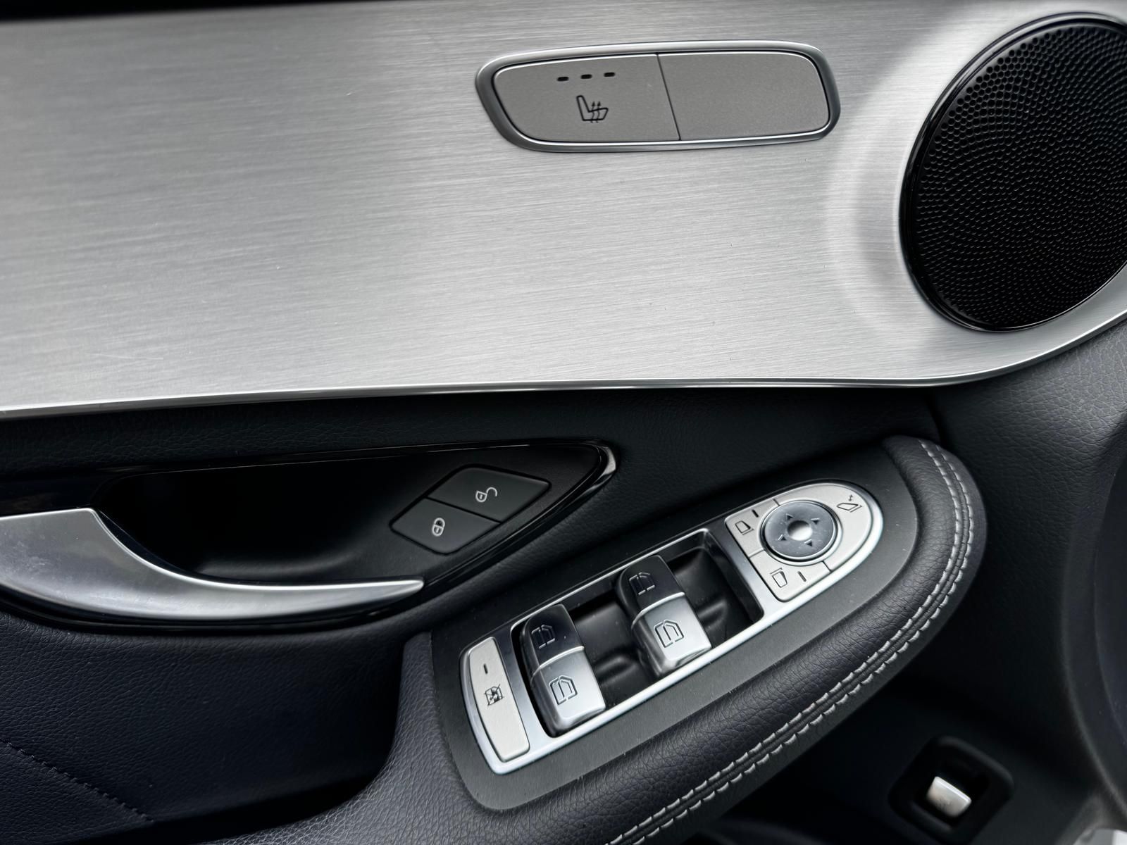 Fahrzeugabbildung Mercedes-Benz GLC 250 4Matic AMG-Line Interieur Kamera LED