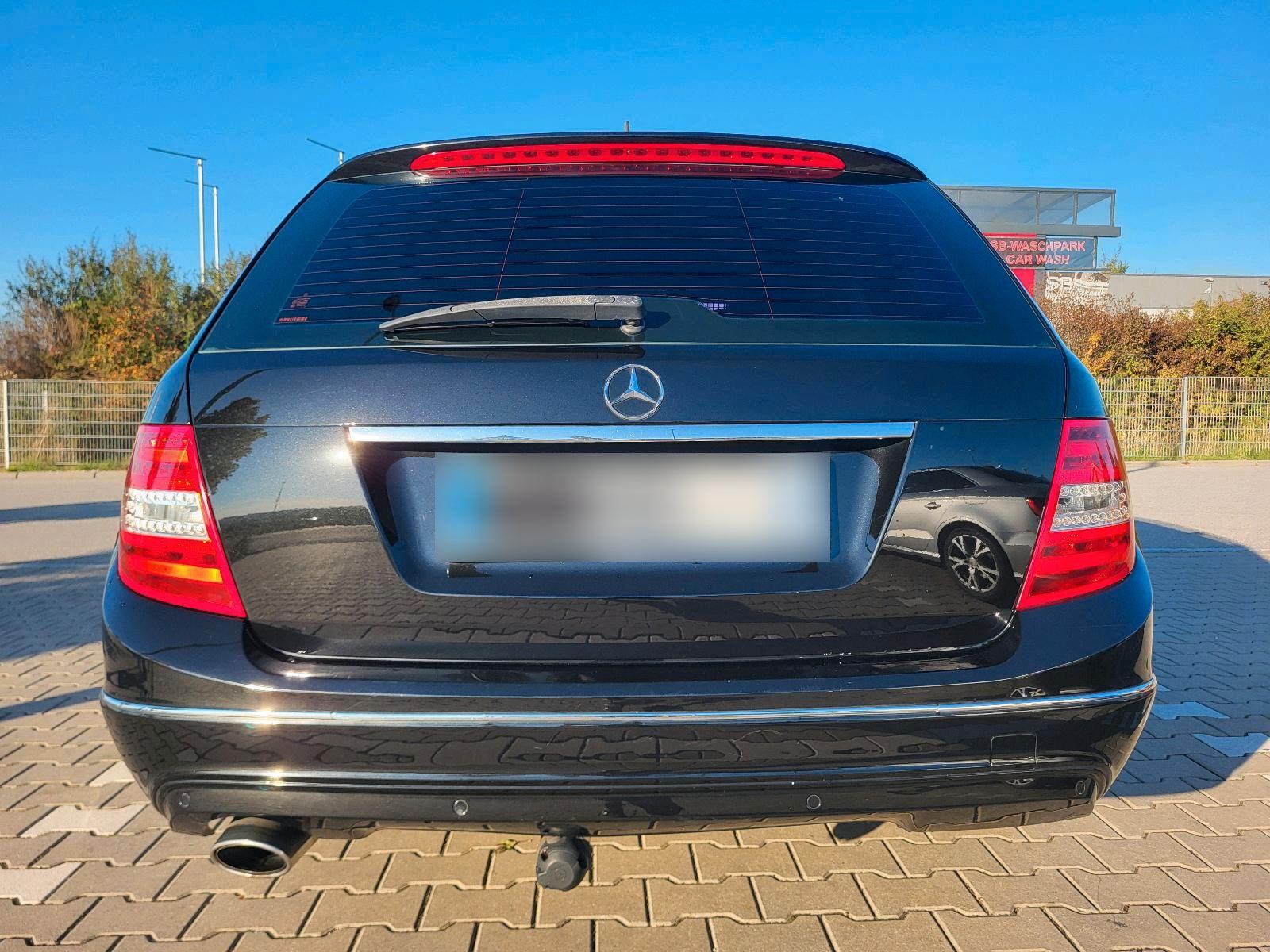 Mercedes-Benz 220 2012 — engine 170 HP (125kW)