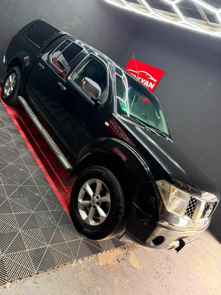 Nissan Navara Double Cabine SE 4x4 | 171 ch | BVA | Double cabine | Phares bi-xénon | Sièges chauffants | GPS | Attelage amovible