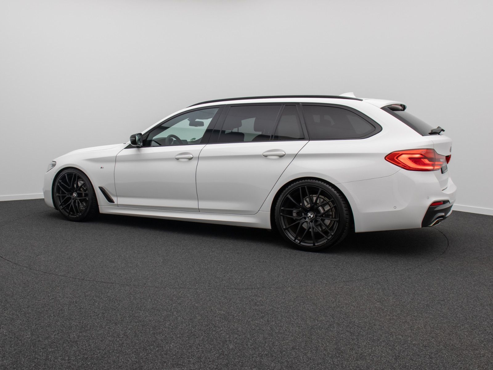 Fahrzeugabbildung BMW 520d M Sport ACC Kamera LED Memory DisplKey 20"