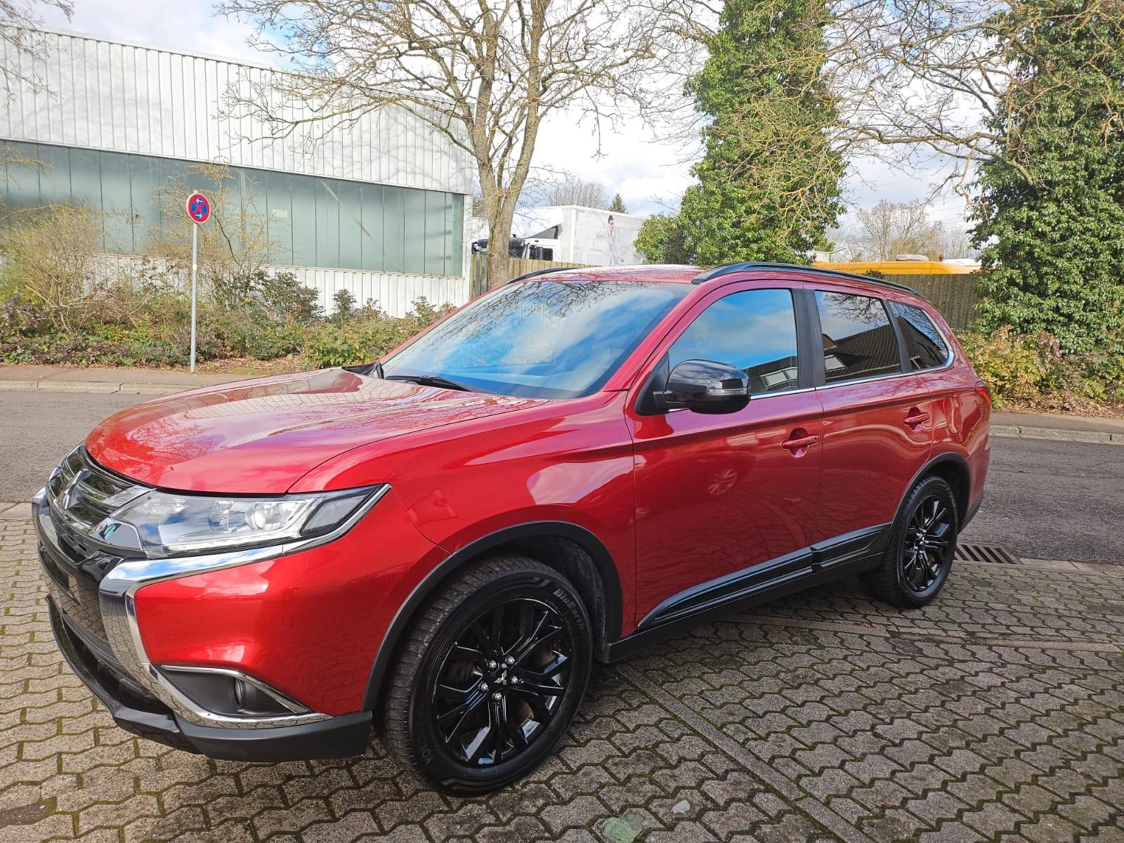 Mitsubishi Outlander Plus 4WD *NAVI *LEDER *7-SITZER *SUV