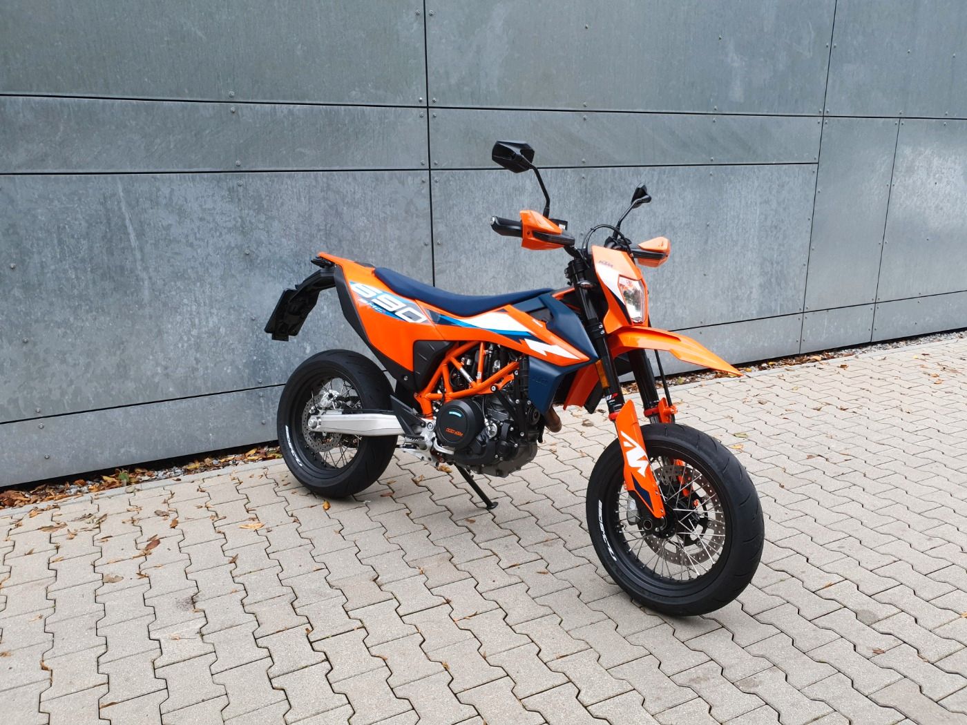 Fahrzeugabbildung KTM 690 SMC-R 2024