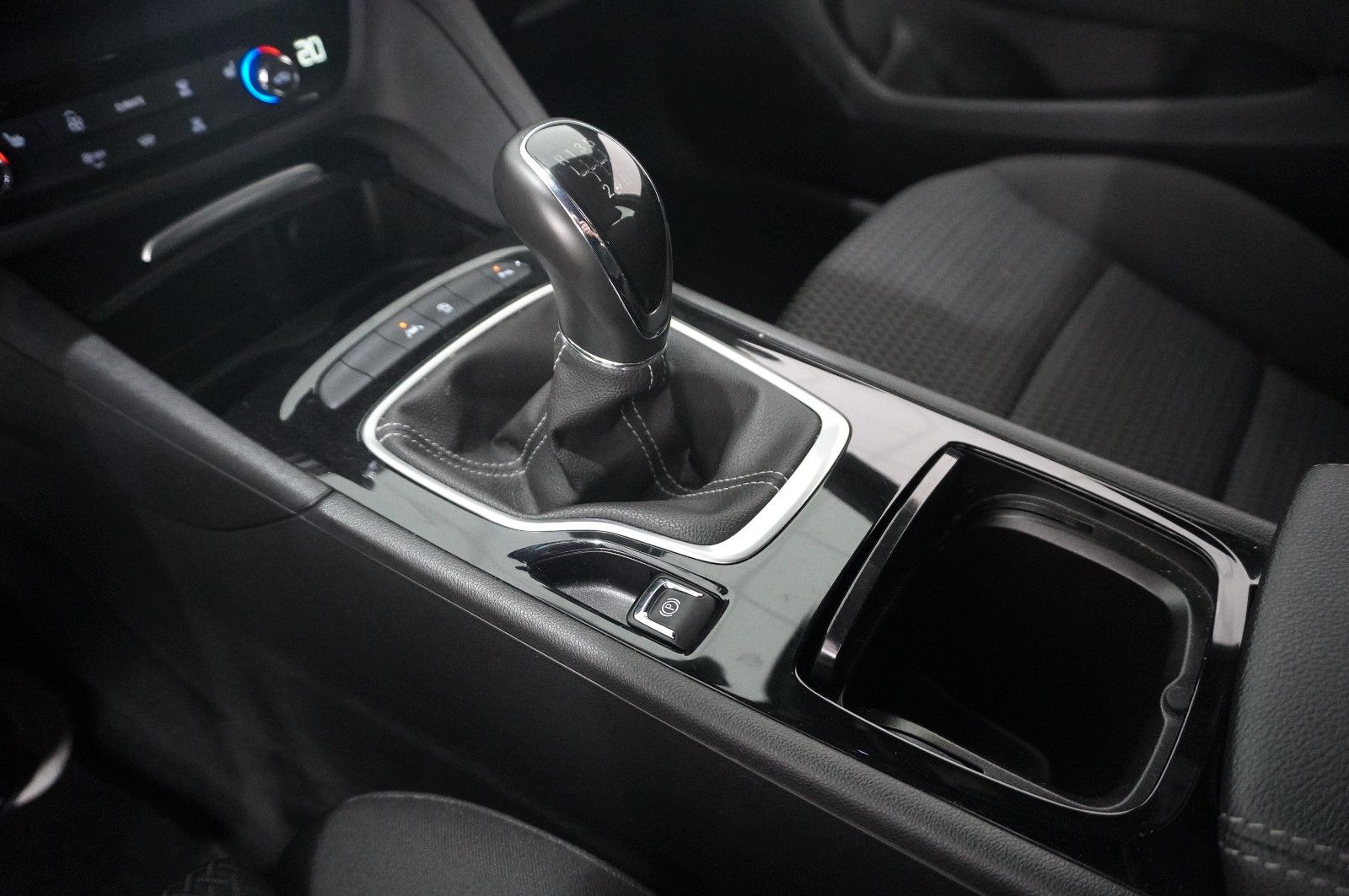 Fahrzeugabbildung Opel Insignia B ST 2.0D BUSINESS NAVI/LED/KAMERA/AHK