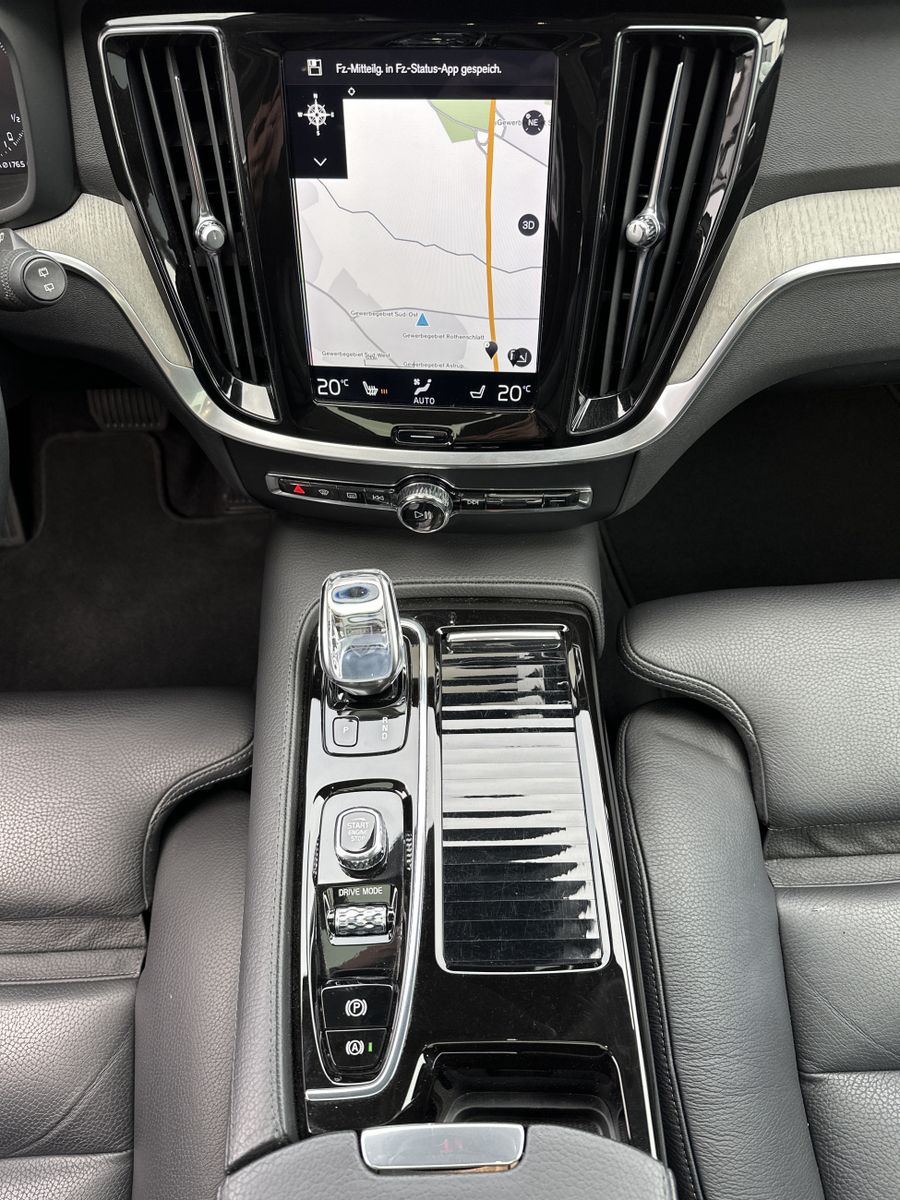 Fahrzeugabbildung Volvo V60 Inscription Hybrid AWD NAV+LED+360°+PANO+PP