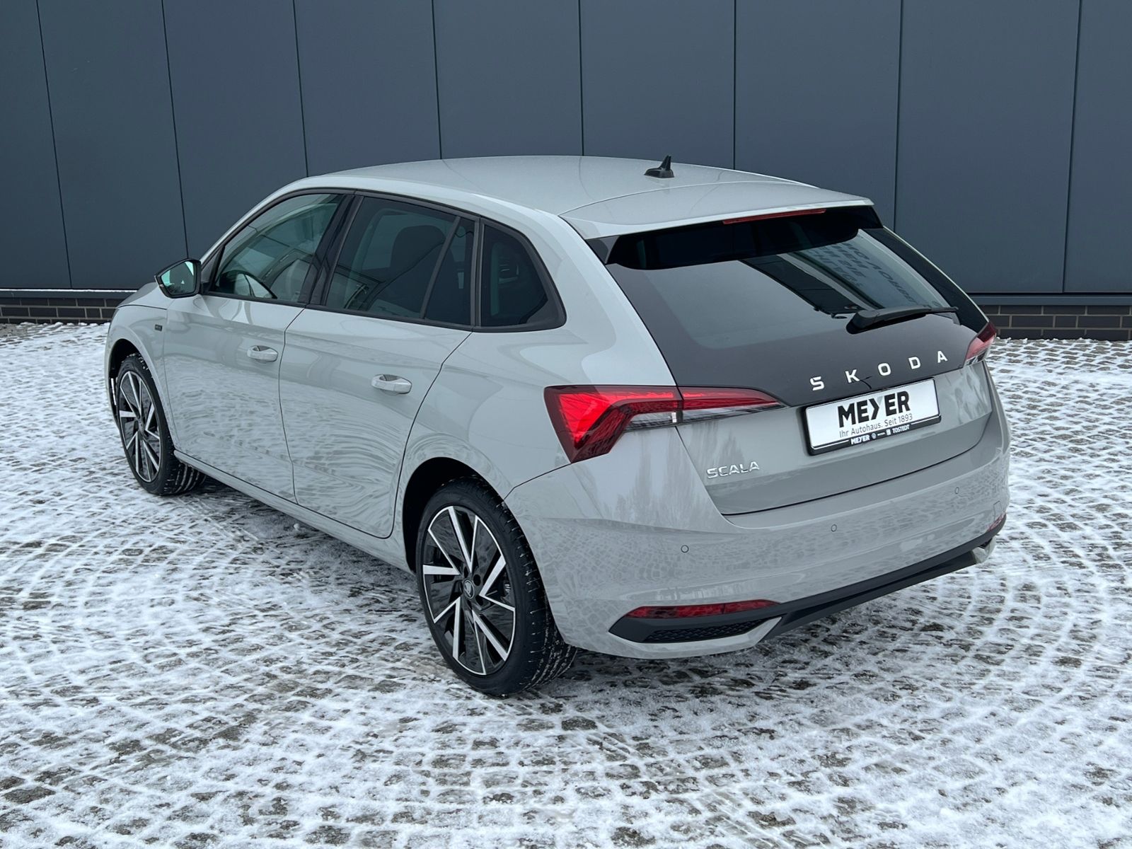 Fahrzeugabbildung SKODA Scala Drive 1.0 TSI *Black package, Vorb. AHK, L