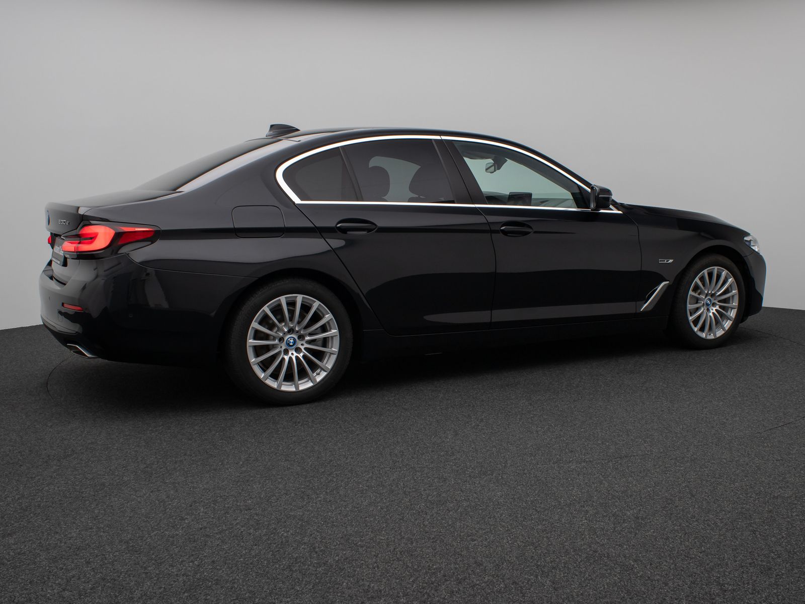 Fahrzeugabbildung BMW 530e Kamera DAB HiFi Leder 4xKlima Alarm 18Zoll