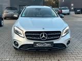 Mercedes-Benz GLA 200/Automatik/2.Ha/360Kamera/AHK/SHZ/Navi/ZV - silberne Mercedes-Benz GLA 200