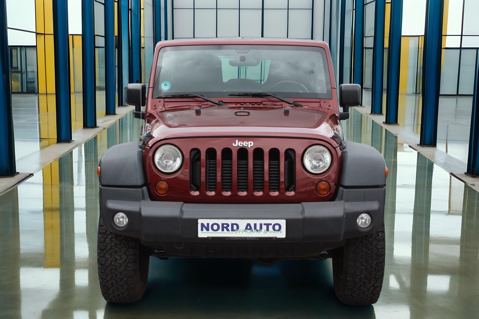 Jeep Wrangler Unlimited 2.8 CRD Sahara | 177 ch | BVA | Hard-top amovible | GPS | Apple CarPlay | Attelage | Régulateur