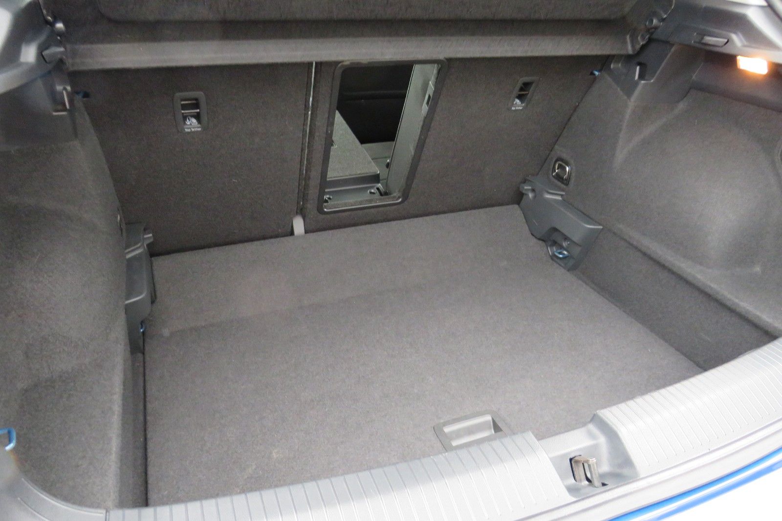 Fahrzeugabbildung Volkswagen T-Roc Style ACC APP MASSAGE SITZH. 17`KAMERA 1.H