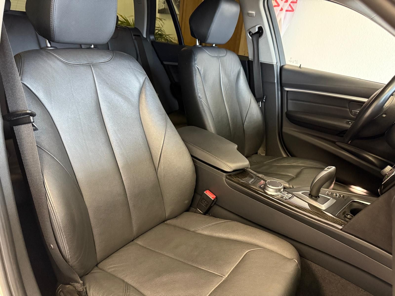 Fahrzeugabbildung BMW 320 d Luxury Line Purity / AHK / LED /PDC