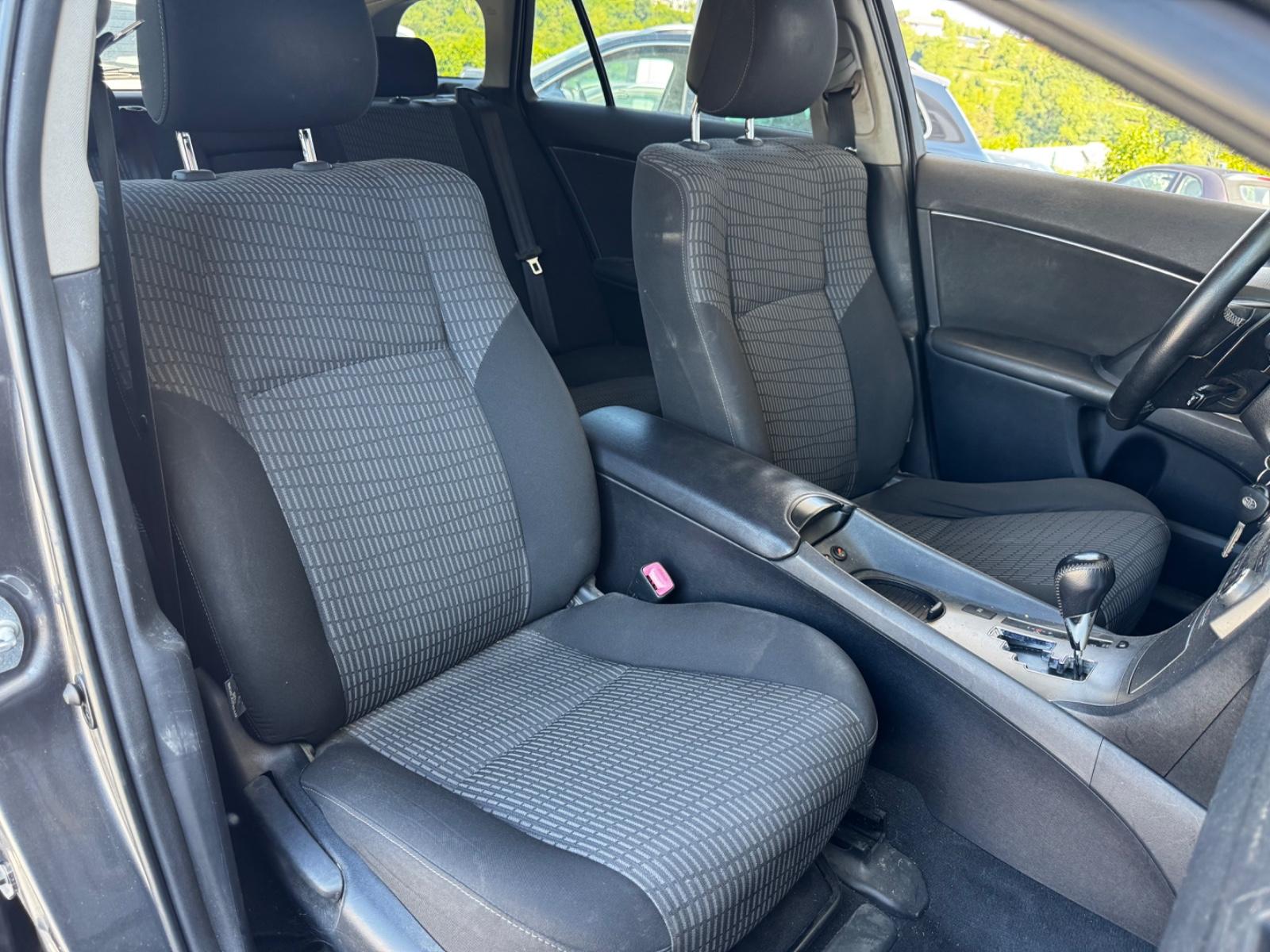 Toyota Avensis 2011 — photo 12