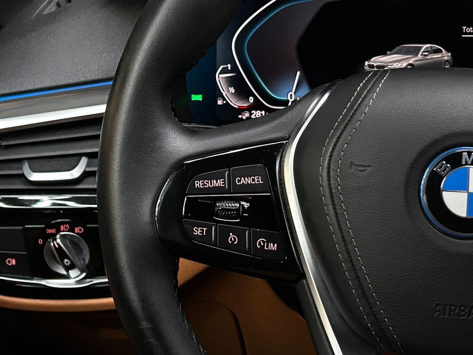 Fahrzeugabbildung BMW 530e xDri LEDER+VIRTU+PROF+LED+SHZ+KAMERA+TEMP+M