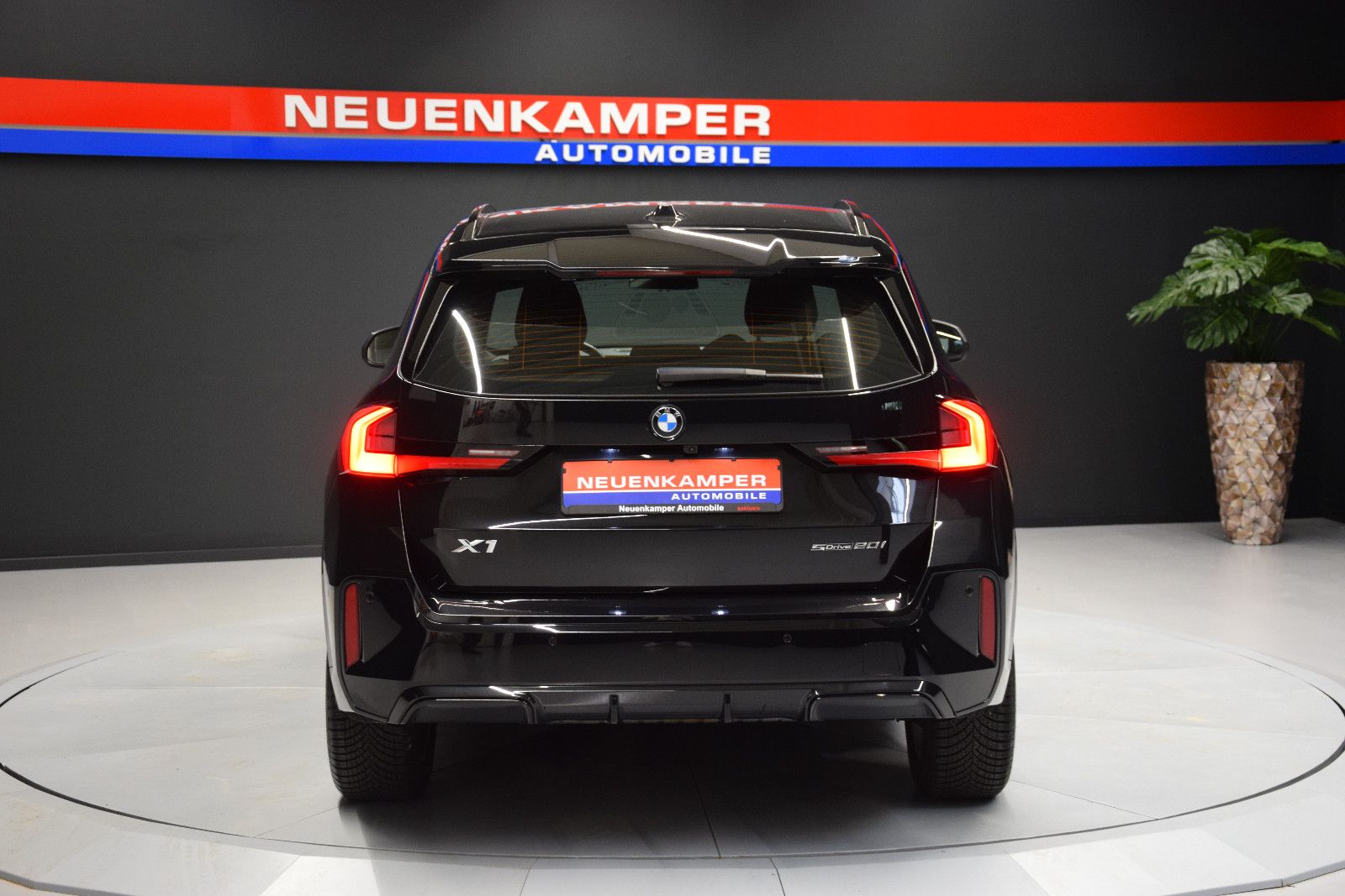 Fahrzeugabbildung BMW X1 sDrive 20 i Steptr. M Sport ACC Memory Leder