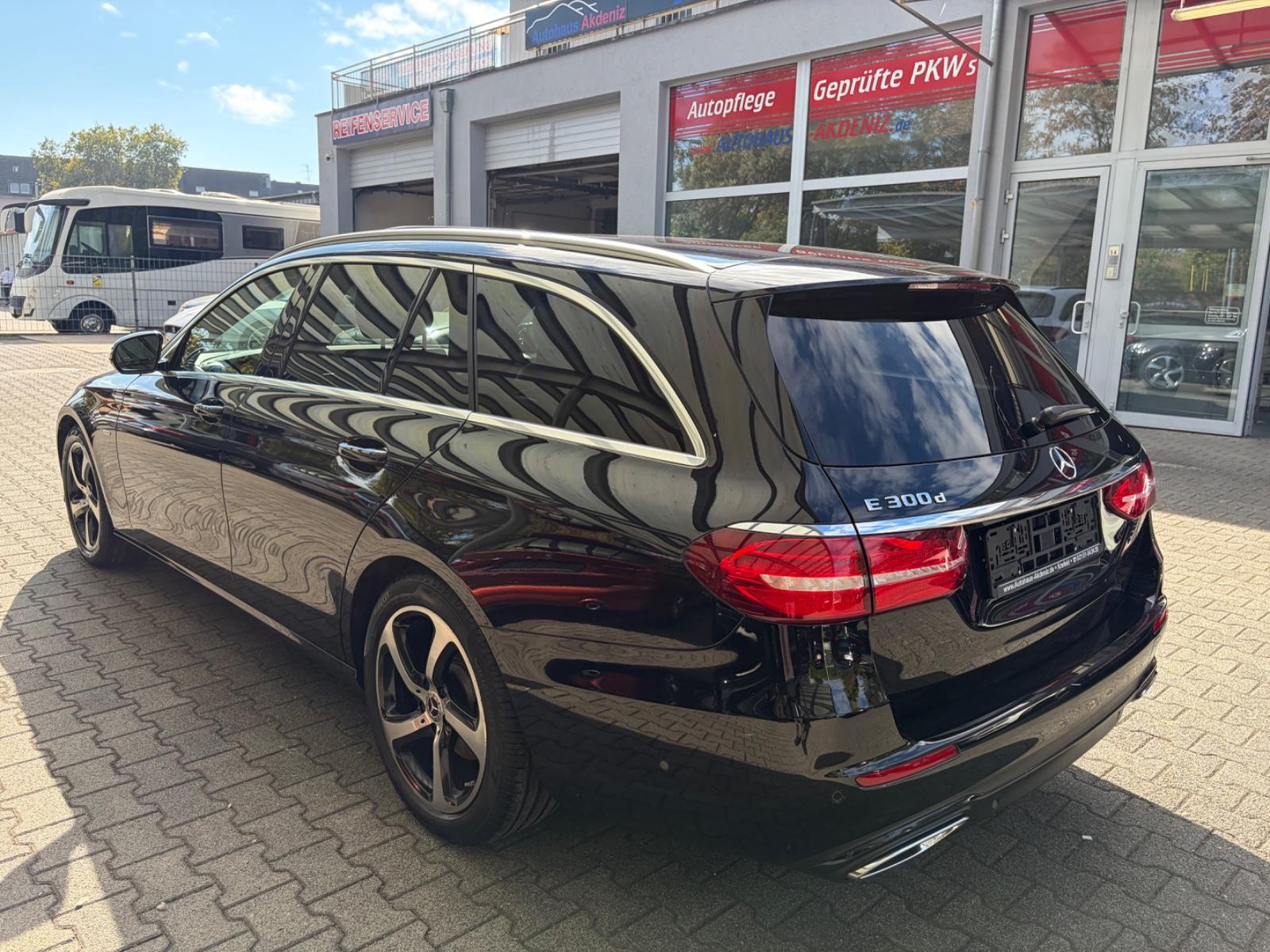 Mercedes-Benz E 300 d T 9G Avantgarde|NAVI|LED|KAM|AHK|Sport