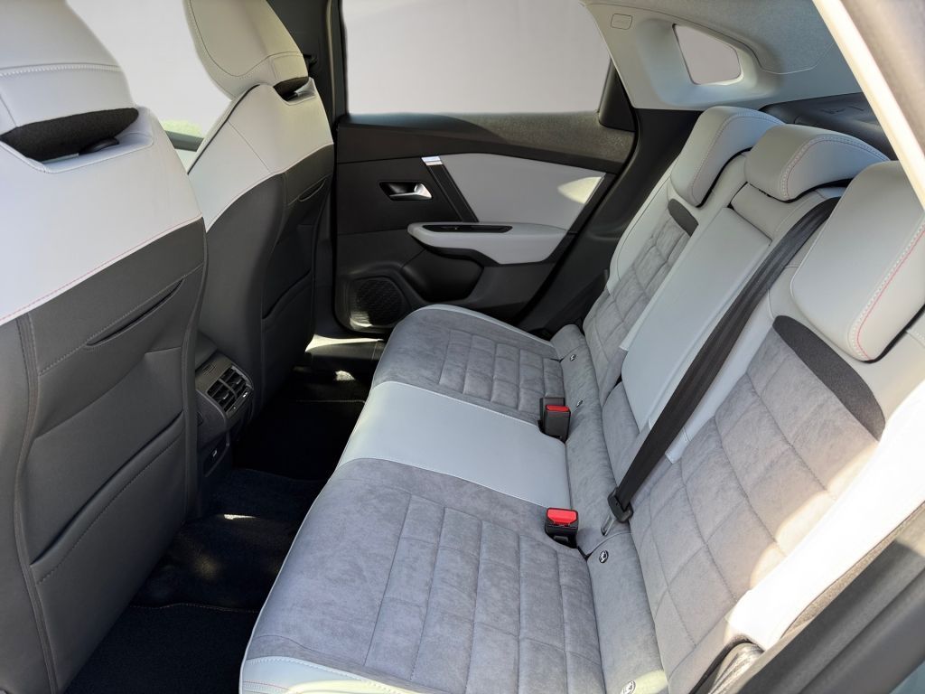 Fahrzeugabbildung Citroën C4 X Hybrid 145 MAX Vollausstattung