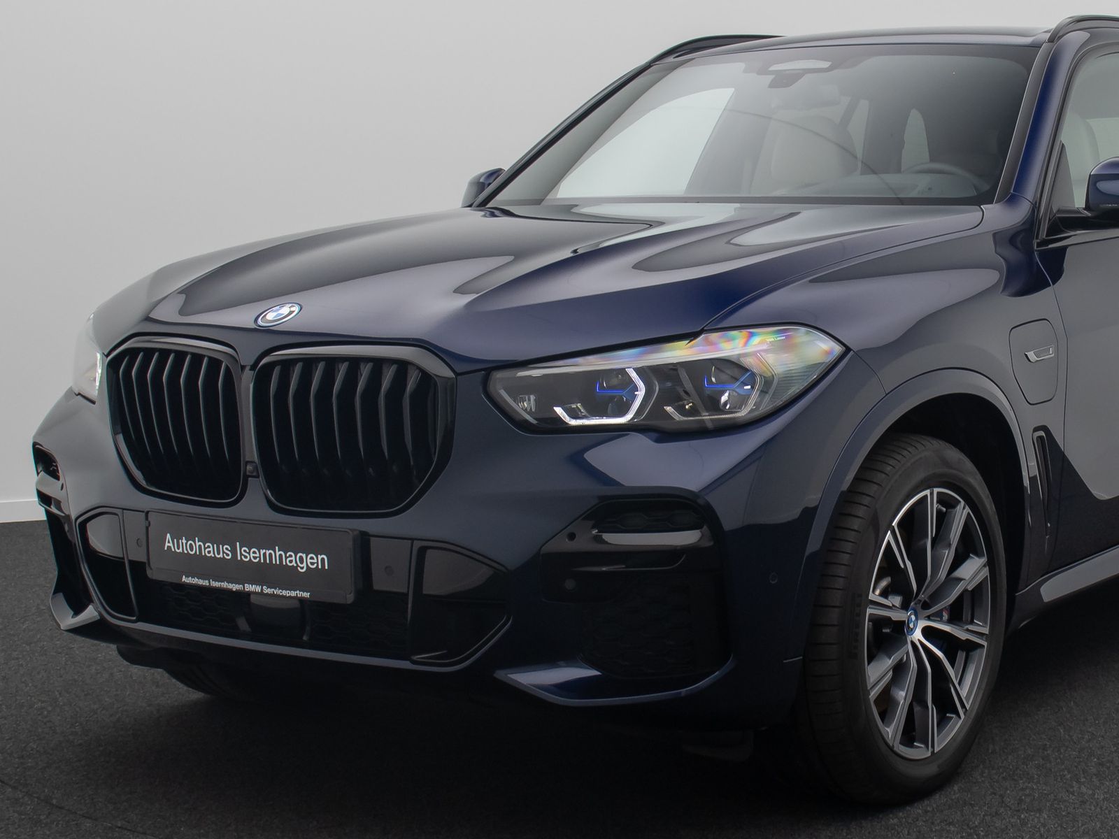 Fahrzeugabbildung BMW X5 xD45e MSport HUD H/K 360°Laser DAB Individual