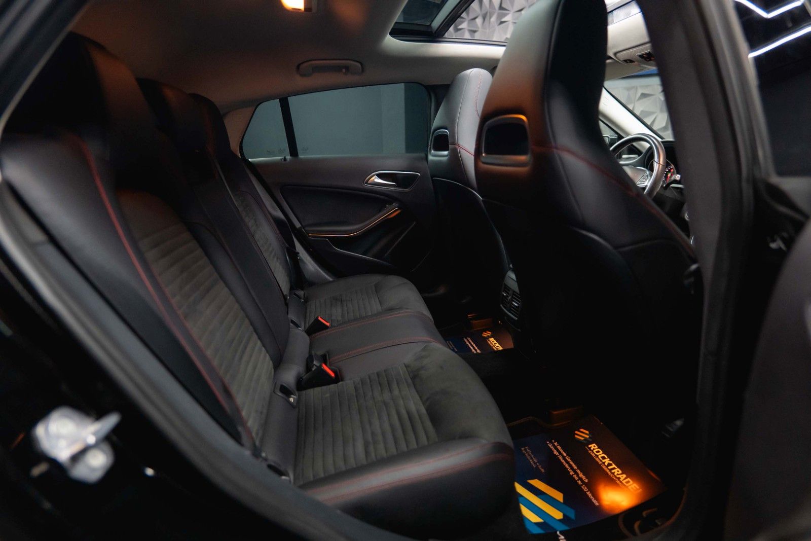 Fahrzeugabbildung Mercedes-Benz CLA 250 Shooting Brake AMG Night-Paket | Pano
