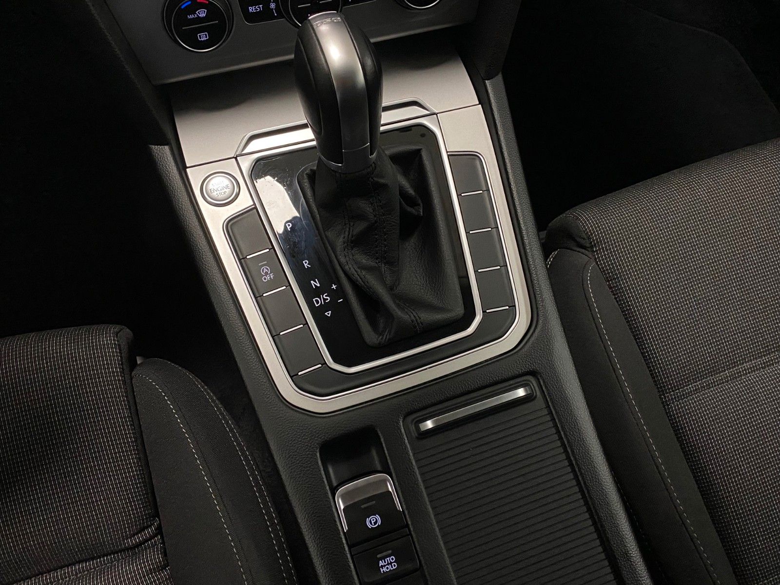 Fahrzeugabbildung Volkswagen Passat Variant1.5 TSI DSG Comfortline+NAVIGATION