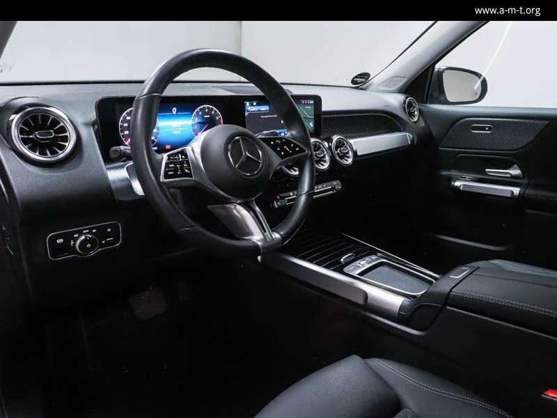 MERCEDES-BENZ GLB 220