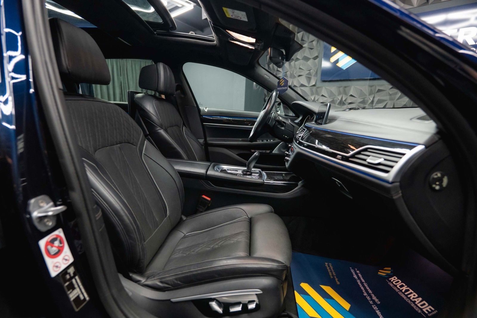 Fahrzeugabbildung BMW 730d L xDrive M Sport Shadow | 100% Option | 19%