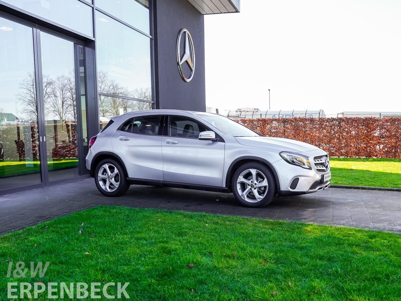 Fahrzeugabbildung Mercedes-Benz GLA 180 Sport Utility Vehicle Ambiente Tempomat