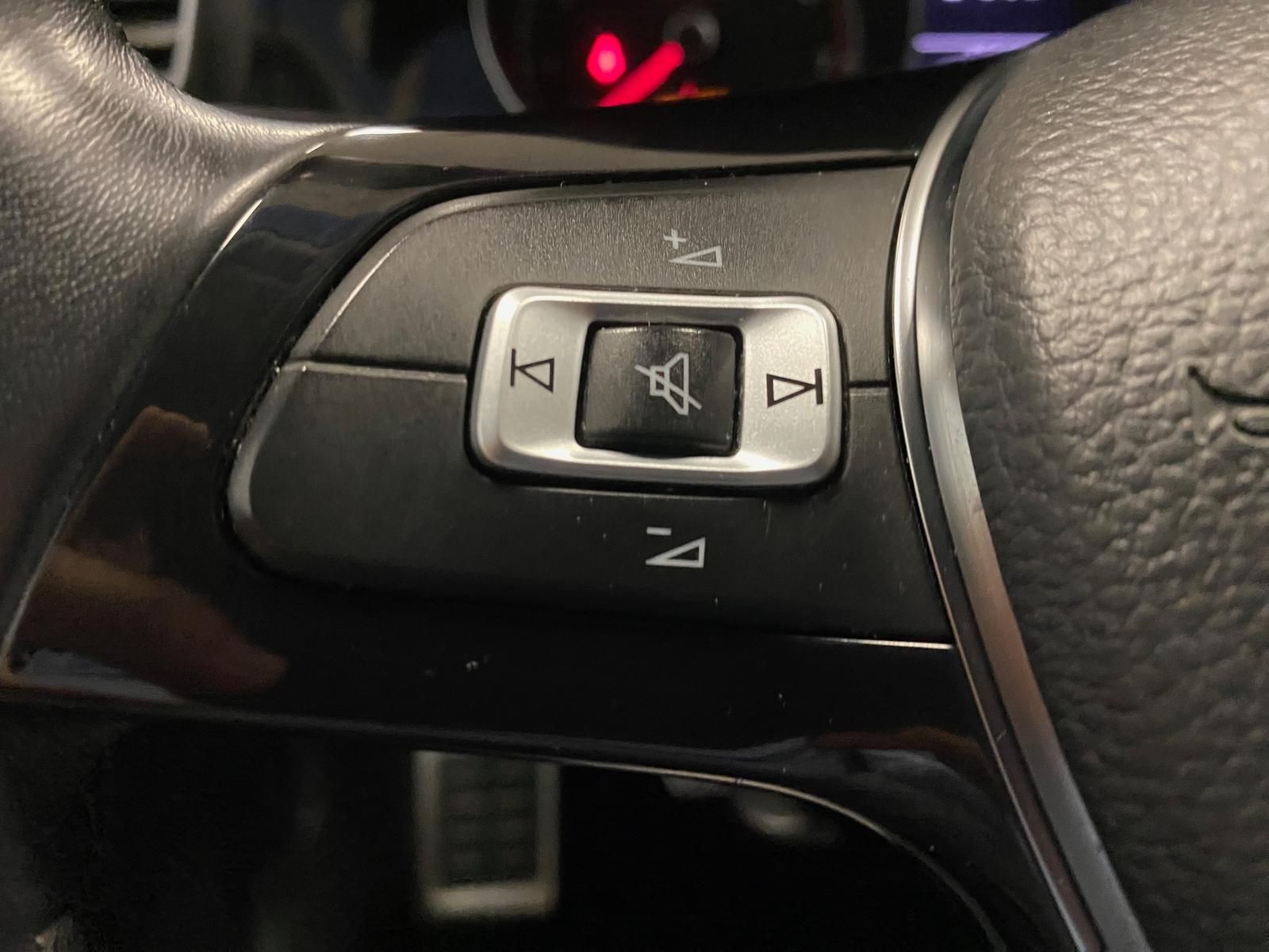 Fahrzeugabbildung Volkswagen Golf 1.0 TSI Join+ALLWETTER+KLIMA+SITZHEIZ+NAVI+