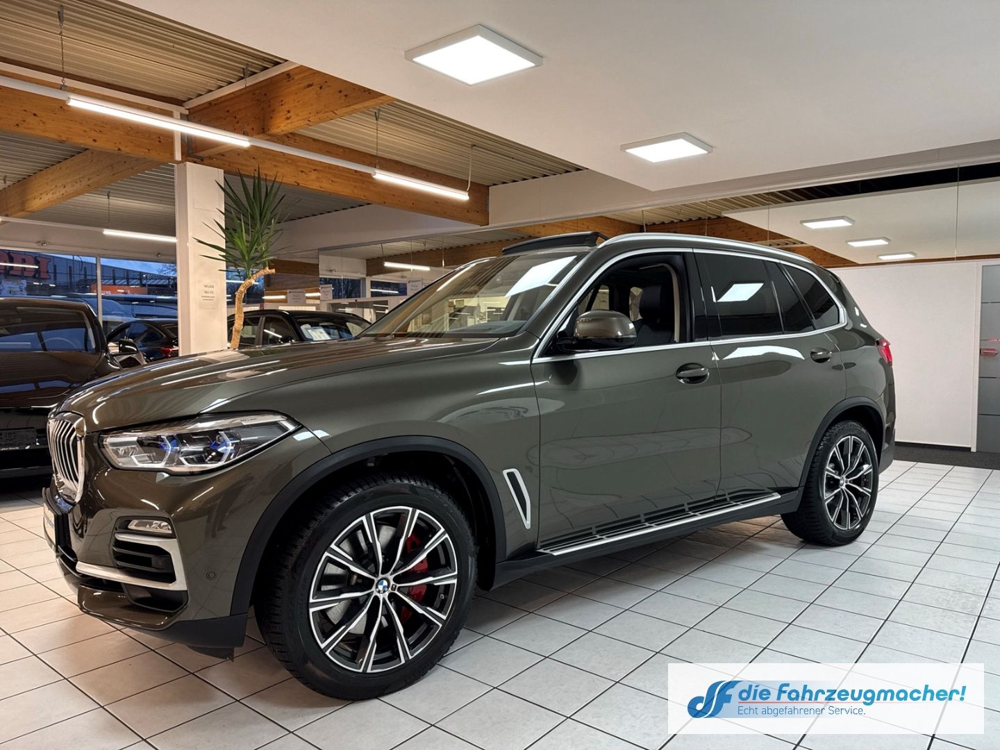 Fahrzeugabbildung BMW X5 xDrive 30d xLine M-Paket Laserlicht HUD Stand