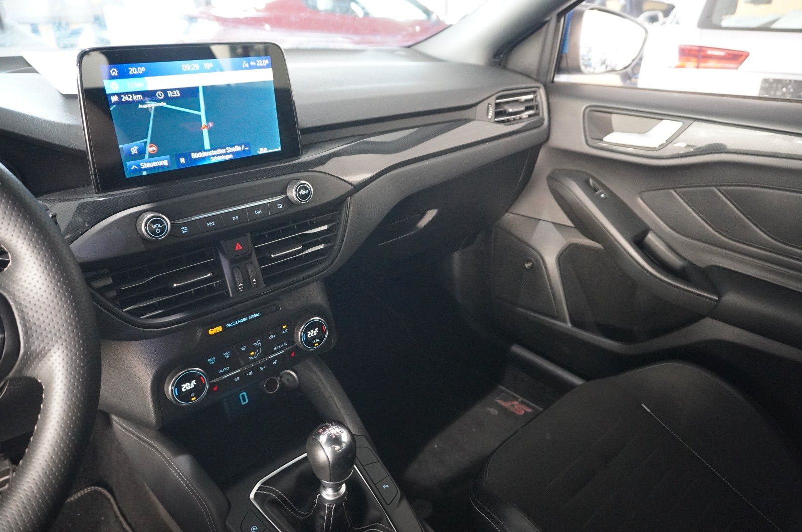 Fahrzeugabbildung Ford Focus Lim. ST 2.3 ECOBOOST NAVI/LED/SH/SPORT/B&O