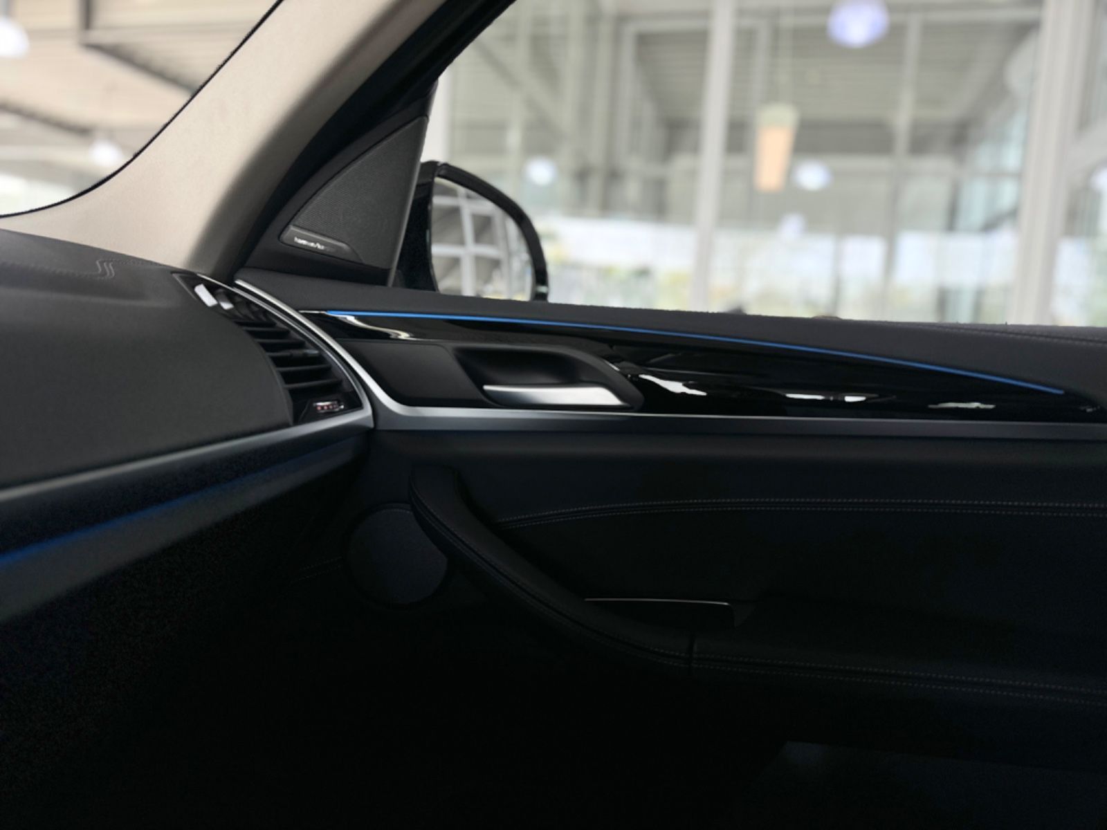 Fahrzeugabbildung BMW iX3 Impressive 360°HUD DAB H/K Komfort 20Zoll