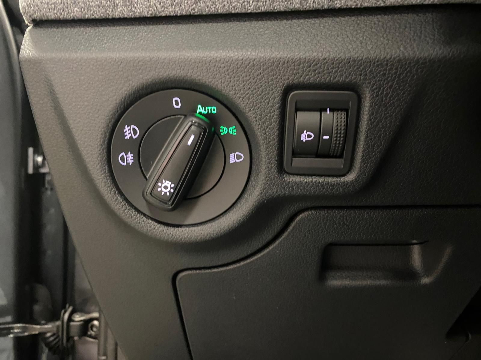 Fahrzeugabbildung SKODA Kamiq 1.0 TSI Selection AHK+APP+KLIMA+RFK+PDC+SI