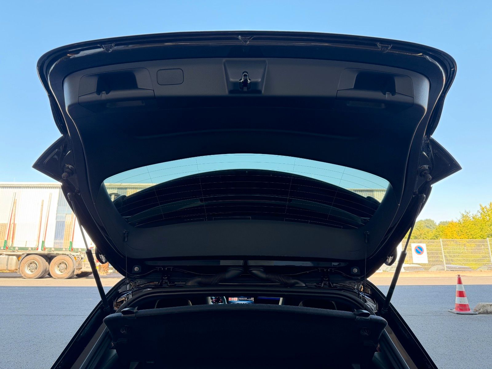 Fahrzeugabbildung Mercedes-Benz A 35 AMG 4Matic+Aero+StandH+360+MultiB+Memory