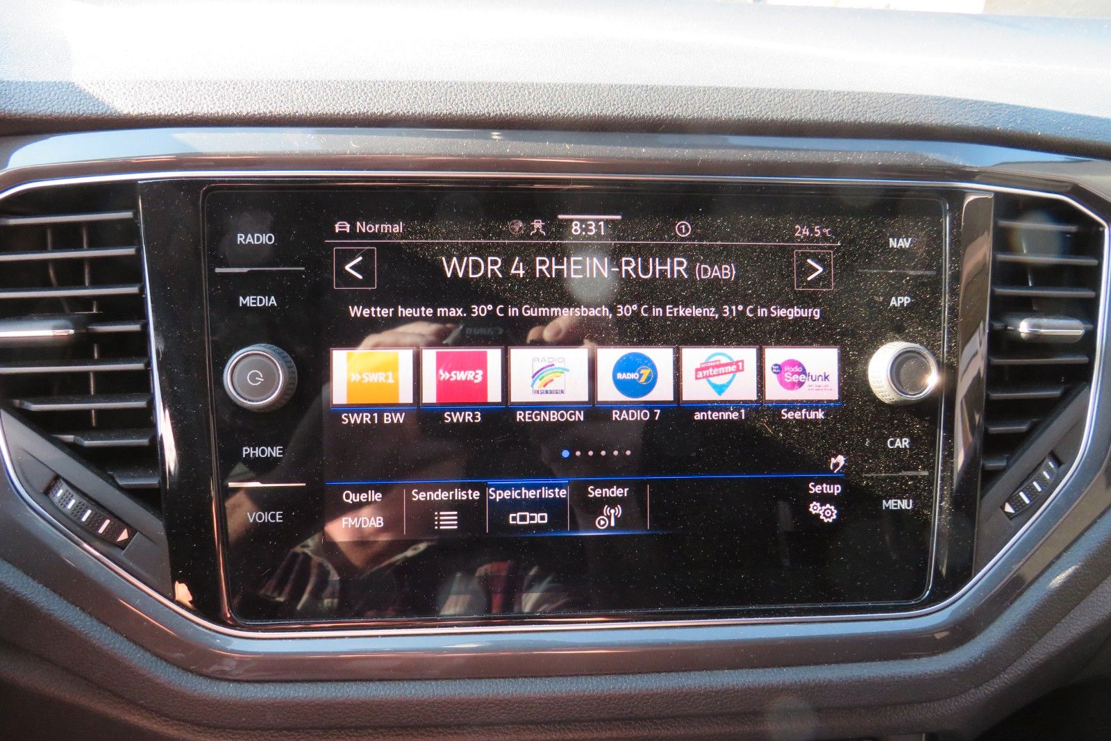 Fahrzeugabbildung Volkswagen T-Roc Sport ACC LED PDC NAVI DAB 1.HAND