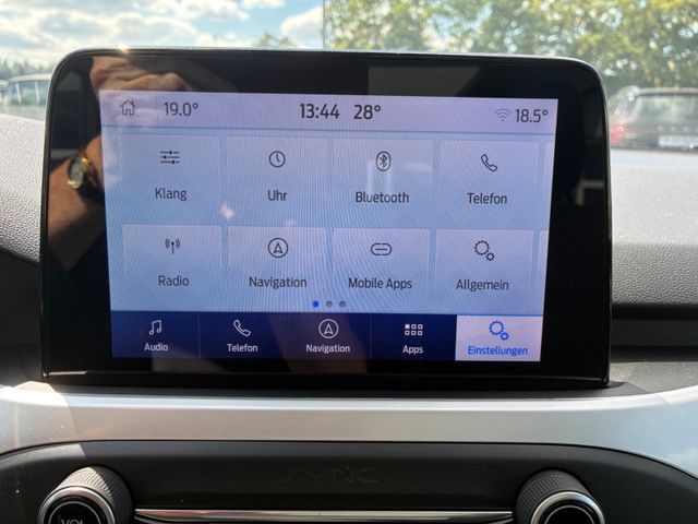 Fahrzeugabbildung Ford Focus 2,0 EcoBlue Turnier >AHK/Standheiz/PANO