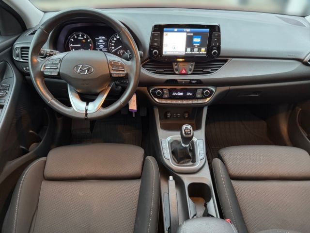 Fahrzeugabbildung Hyundai i30 Fastback 1.4 T-GDI Navi Carplay Panodach PDC