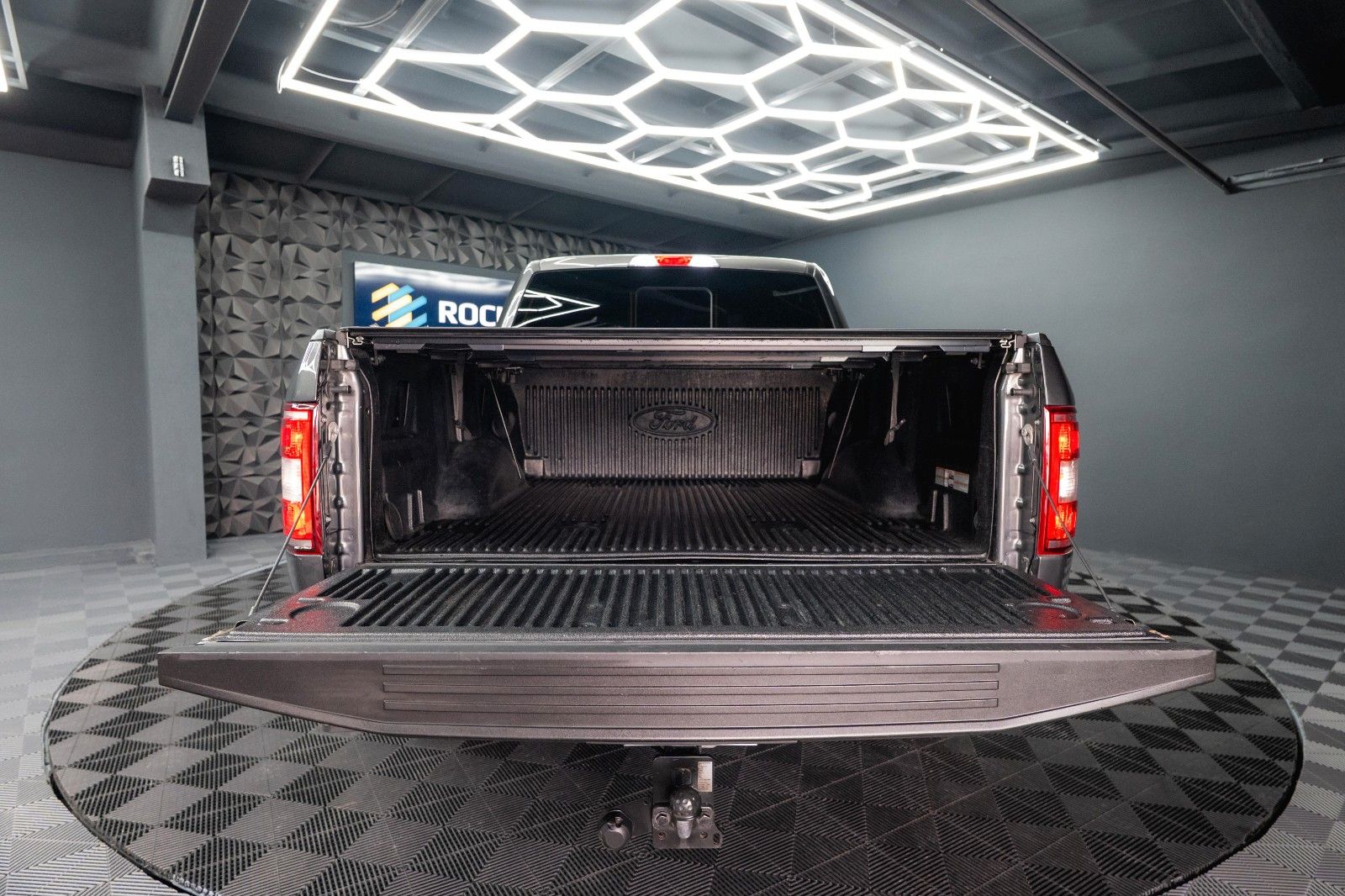 Fahrzeugabbildung Ford F150 5.0L V8 4x4 Offroad XLT SupCrew Unfallfrei