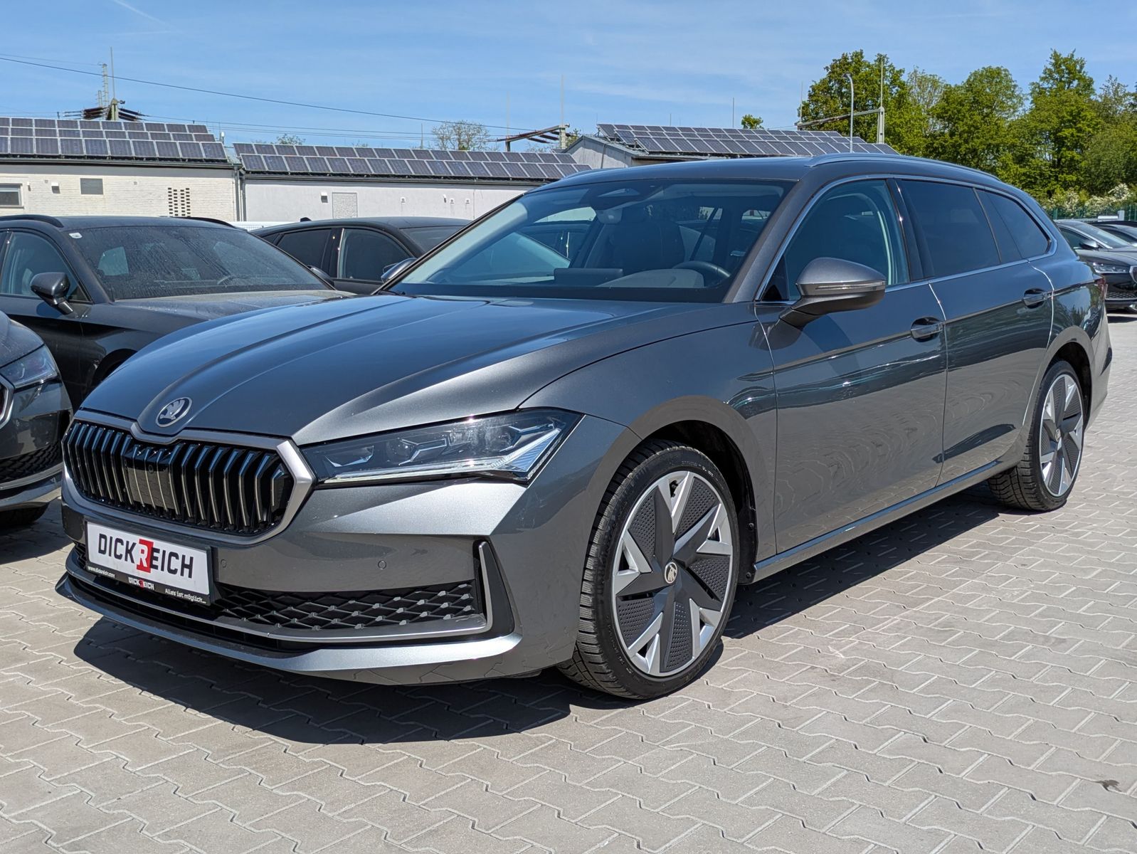 Fahrzeugabbildung SKODA Superb 2.0 TDI 4x4 Selection MATRIX*AHK*PANO*19"