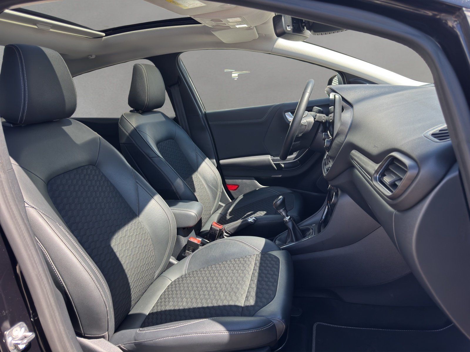 Fahrzeugabbildung Ford Puma 1.0 Titanium X ACC/KAMERA/NAVI/PANO/SHZ/LHZ
