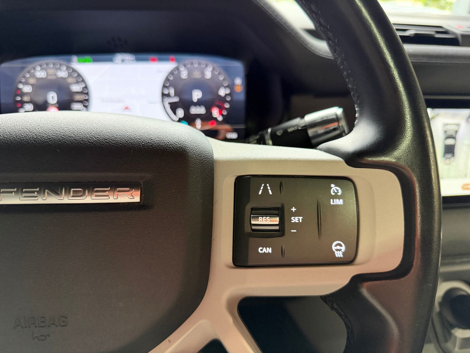 Fahrzeugabbildung Land Rover Defender 110 X-Dynamic SE/PANO/360''KAM/MEREDIAN