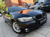 BMW 320d EfficientDynamics Editio/NAVI/LEDER/PDC - BMW 320: 320d Efficient