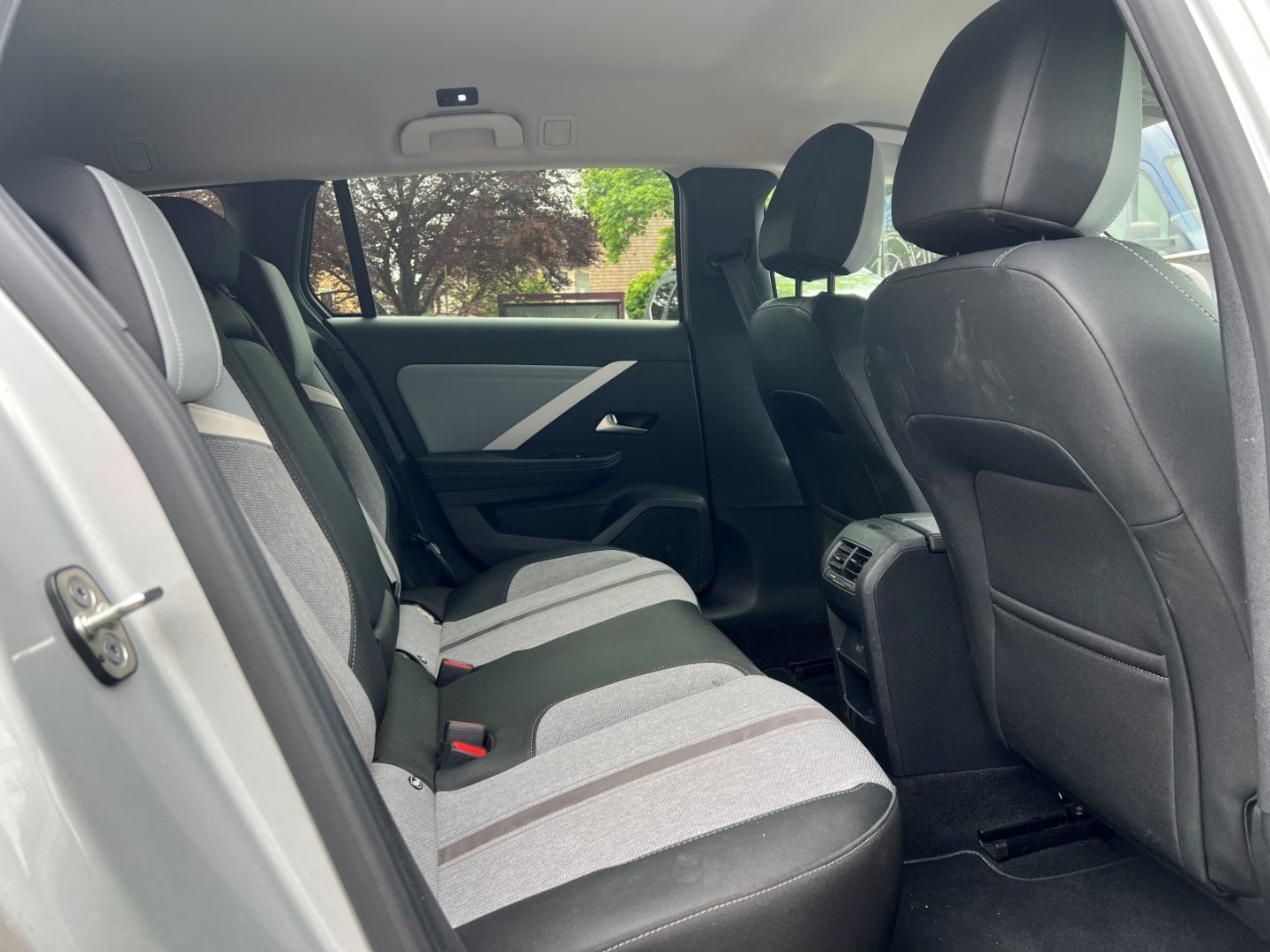 Fahrzeugabbildung Opel Astra L Sports Tourer Elegance AHK-abnehmbar LED