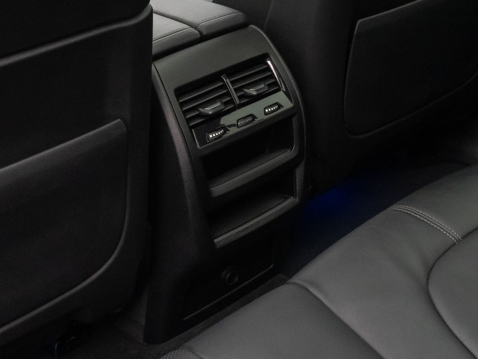 Fahrzeugabbildung BMW X5 xD40d M Sport Panorama Kamera HUD DAB HiFi