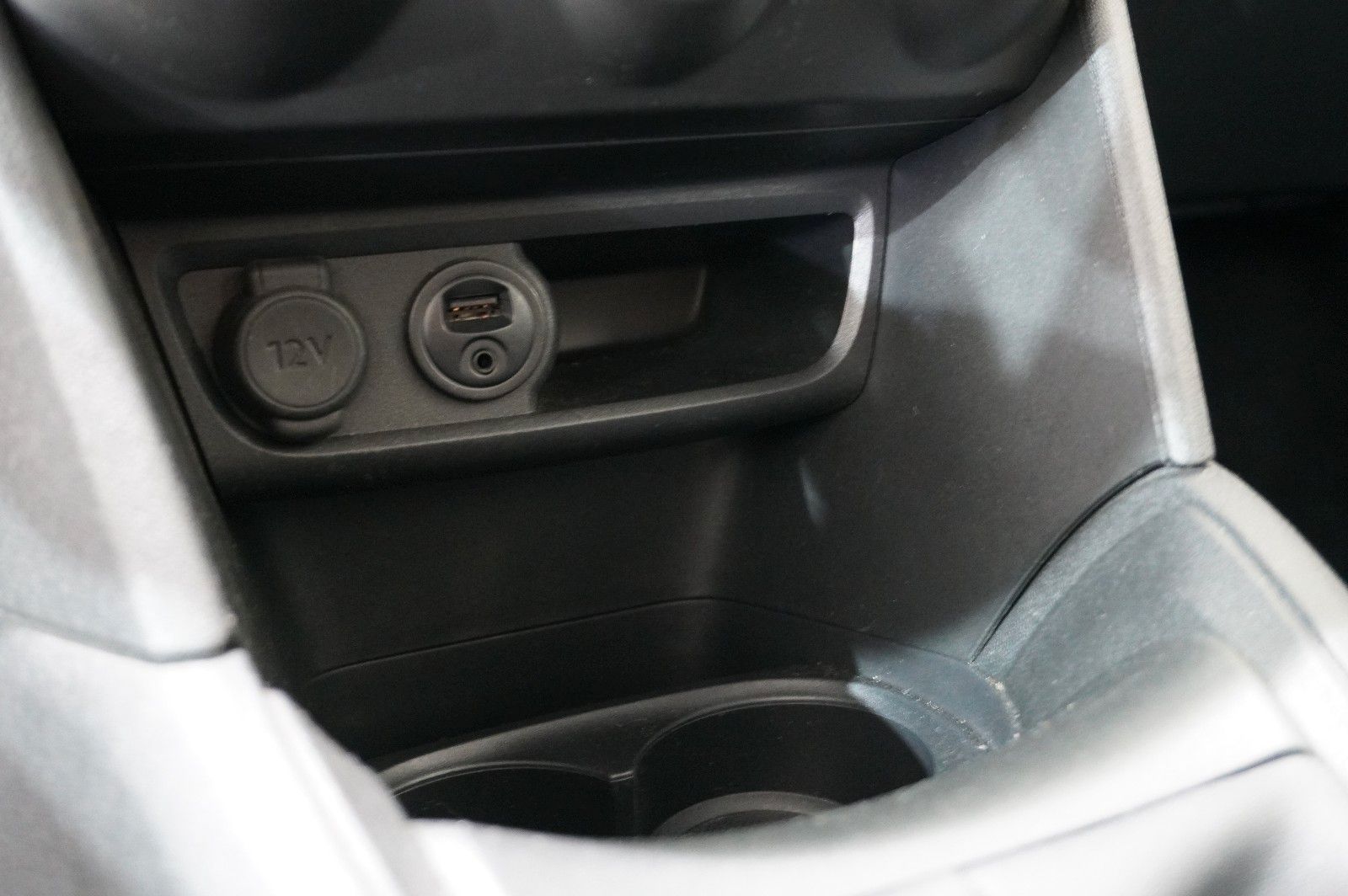 Fahrzeugabbildung Peugeot 208 LIM. 1.2 ACTIVE NAVI/LED/KLIMA/SHZ/PDC/TEMP