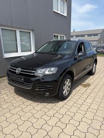 Volkswagen Touareg - 1