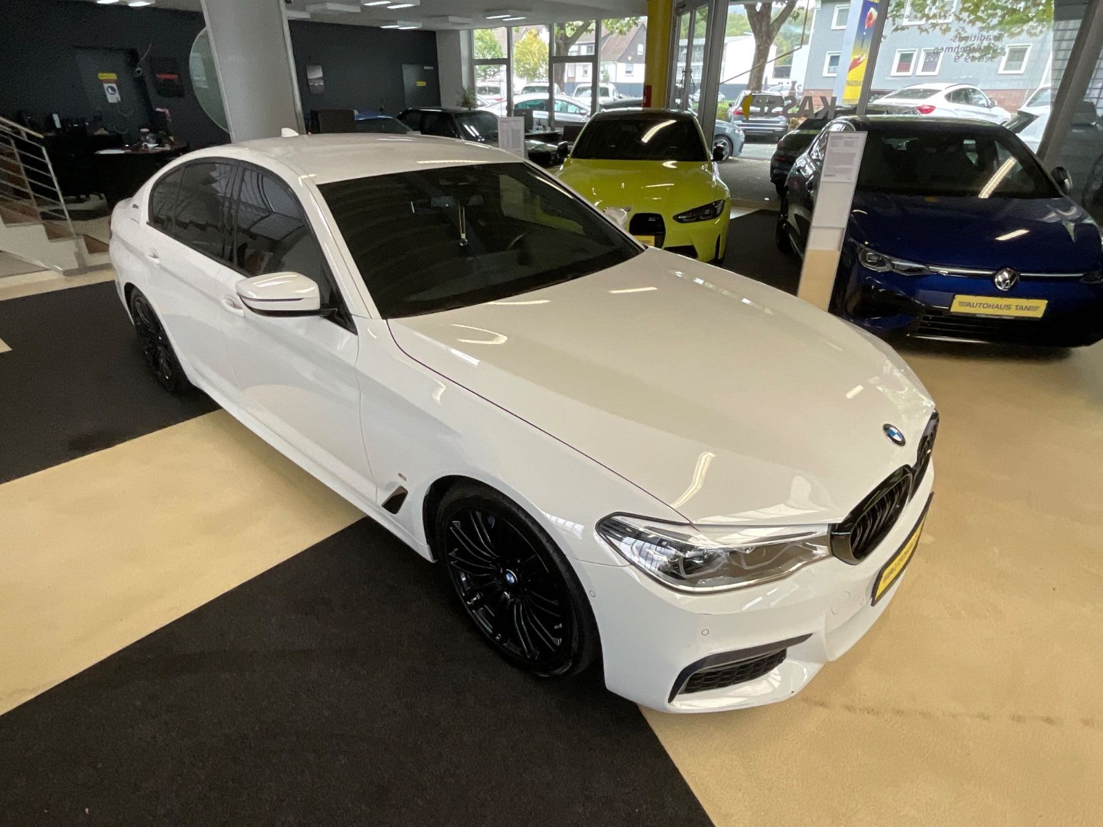 Fahrzeugabbildung BMW 530 e M Sport*Head-Up Display